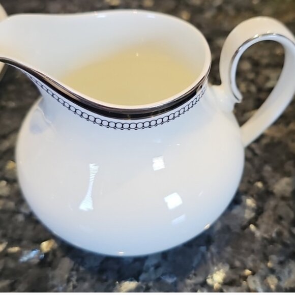 Royal Doulton Sugar Bowl and Creamer Set - Picture 5 of 6